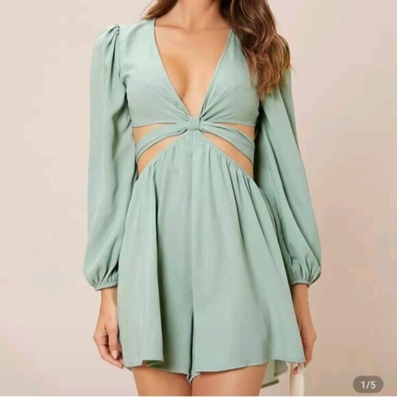 NWOT Shein Sage Green Cutout Romper Size Small - Picture 5 of 6